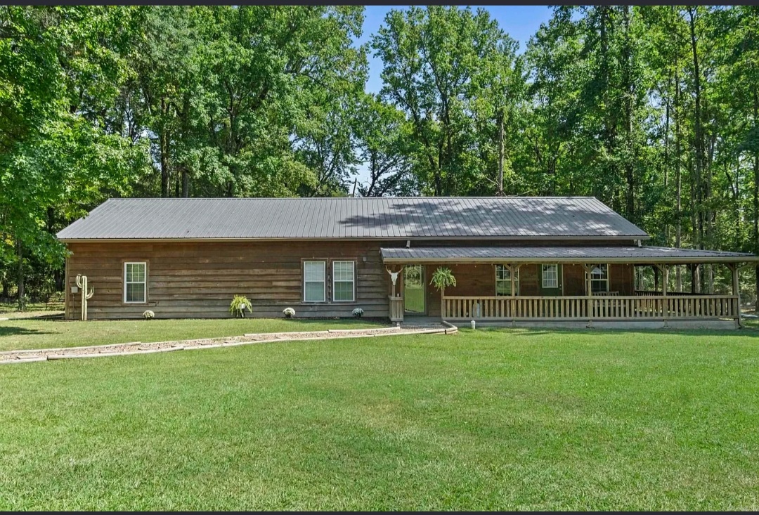 PERFECT LITTLE SLICE OF COUNTY